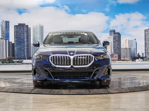 New 2026 BMW 540i xDrive w/ M Sport Package AWD/4WD image 3