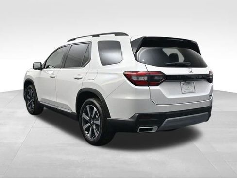 New 2025 Honda Pilot Touring image 6