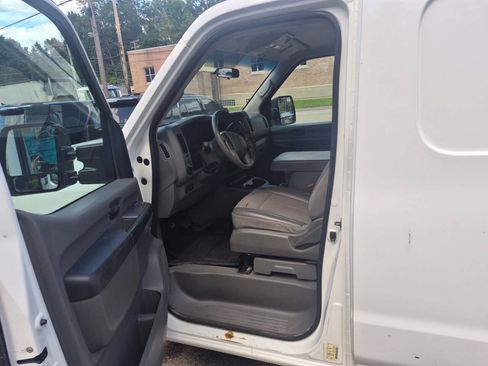 Used 2016 Nissan NV 2500 SV w/ Back Door Glass Package RWD image 7