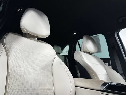 Used 2024 Mercedes-Benz GLC 300 4MATIC image 21