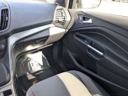 Used 2016 Ford Escape SE w/ Equipment Group 201A FWD image 17