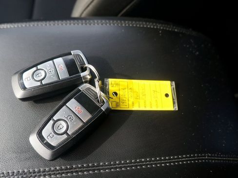 Used 2022 Ford Explorer XLT w/ Class IV Trailer Tow Package image 2