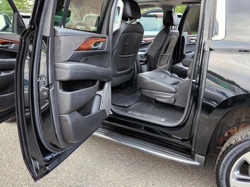 Used 2015 Cadillac Escalade ESV Luxury image 31