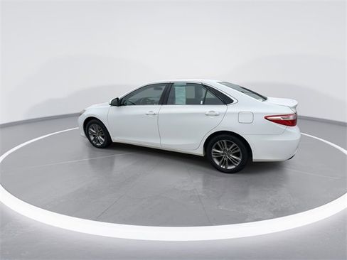Used 2016 Toyota Camry SE image 6