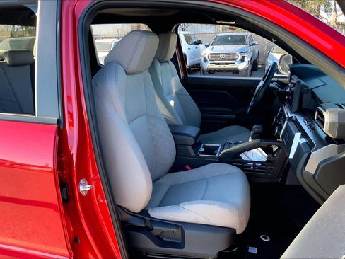 Used 2025 Toyota Tacoma SR5 image 9