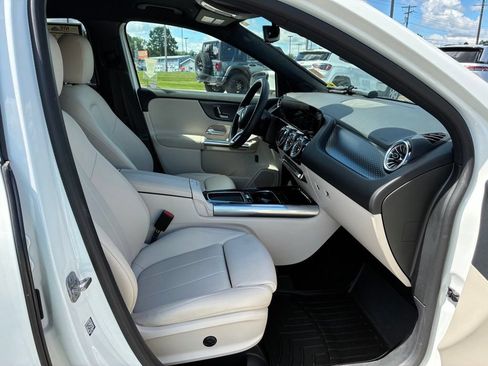 Used 2025 Mercedes-Benz GLA 250 4MATIC image 39