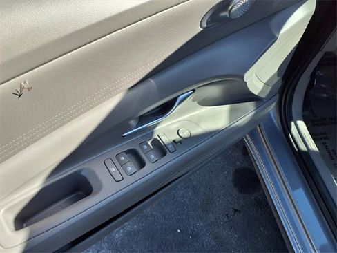 Used 2024 Hyundai Elantra SEL image 12