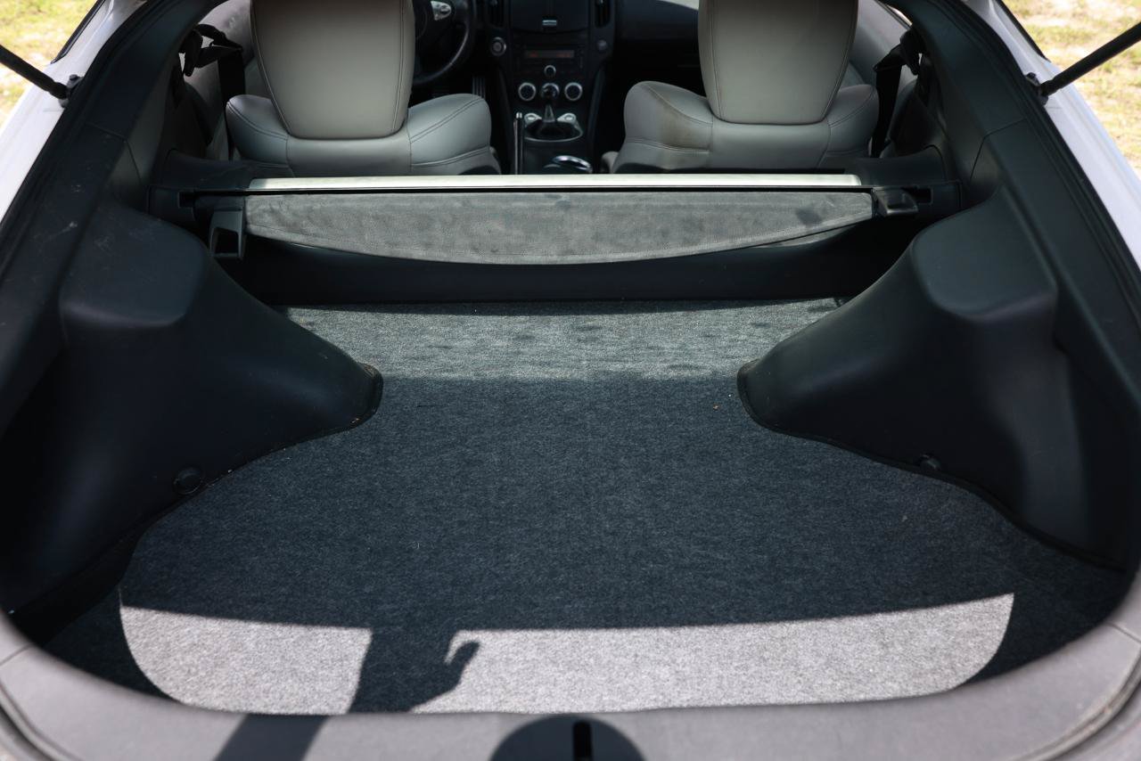 Used 2009 Nissan 370Z Touring RWD image 8