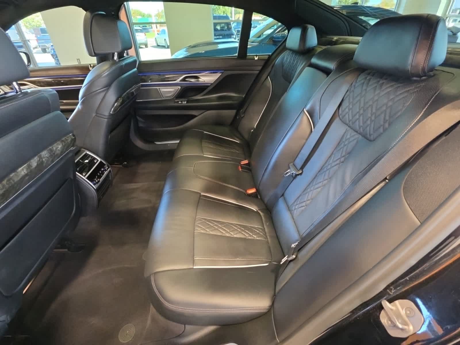 Used 2022 BMW 750i xDrive w/ Executive Package AWD/4WD image 39