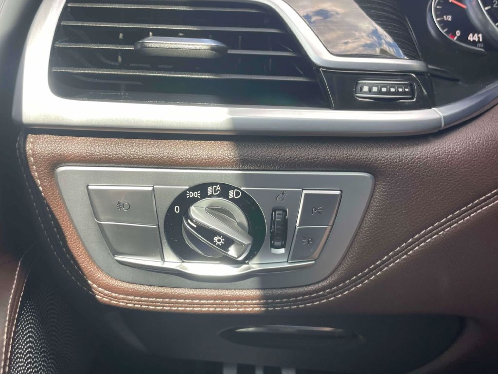 Used 2019 BMW 750i xDrive w/ Autobahn Package AWD/4WD image 21