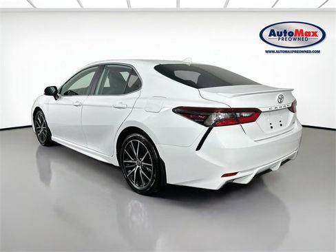 Used 2024 Toyota Camry SE image 8