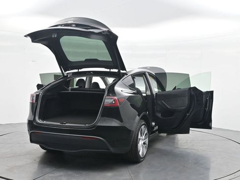 Used 2023 Tesla Model Y Long Range AWD/4WD image 30