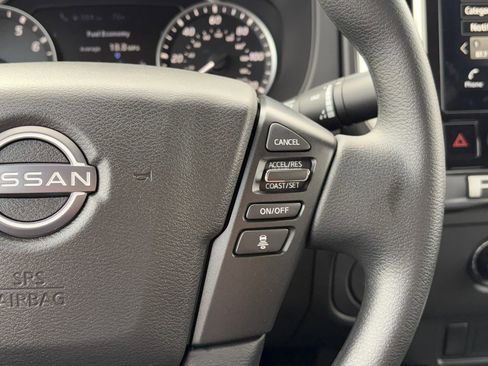 Used 2025 Nissan Frontier SV image 13