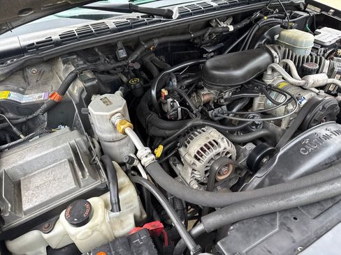 Used 2001 GMC Jimmy SLE w/ SLE Luxury Equipment Group AWD/4WD image 27