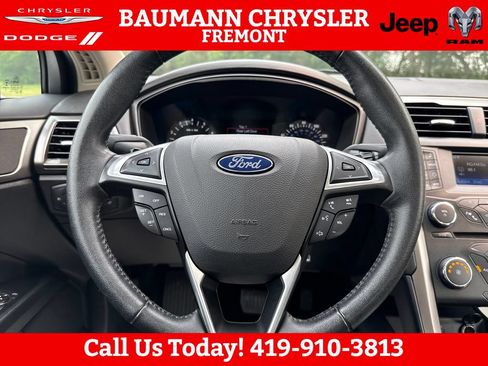 Used 2017 Ford Fusion SE FWD image 14