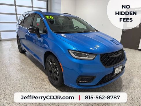 New 2026 Chrysler Pacifica Select w/ S Appearance Package FWD image 2