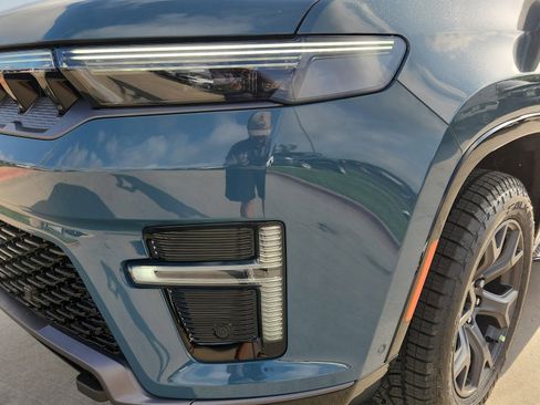 New 2026 Jeep Grand Wagoneer 4WD image 9