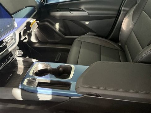 New 2026 Chevrolet Equinox EV LT image 38