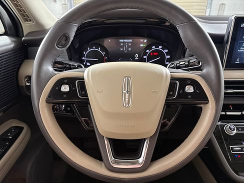 Used 2021 Lincoln Corsair Standard w/ Premium Package image 13