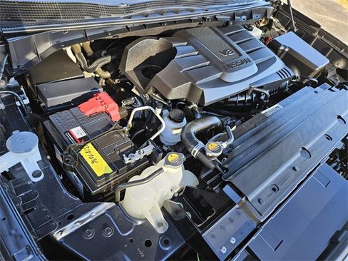 Used 2022 Nissan Titan SV w/ SV Convenience Package image 18