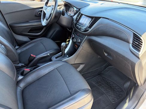 Certified 2022 Chevrolet Trax LT w/ Sport Edition FWD image 13