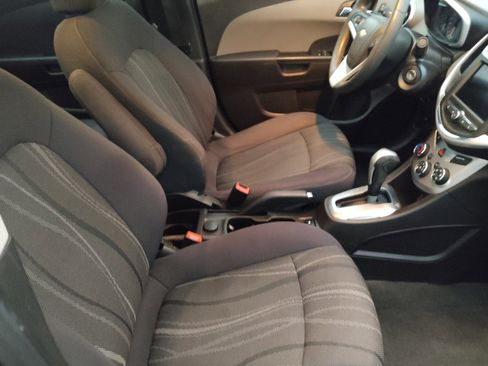 Used 2020 Chevrolet Sonic LT FWD image 21