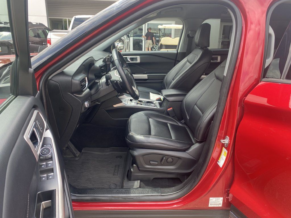 Used 2021 Ford Explorer XLT w/ Equipment Group 202A AWD/4WD image 11