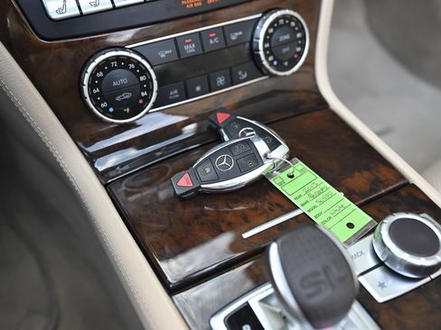 Used 2013 Mercedes-Benz SL 550 image 41
