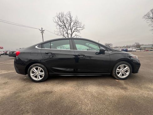 Used 2017 Chevrolet Cruze LT w/ Convenience Package image 4