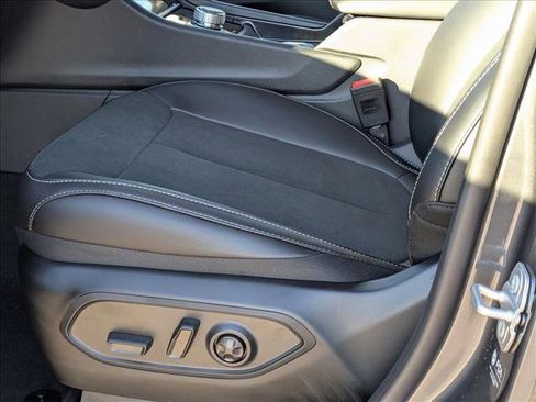 New 2025 Jeep Grand Cherokee L Altitude image 4