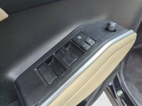 Certified 2023 Toyota Highlander XLE image 10