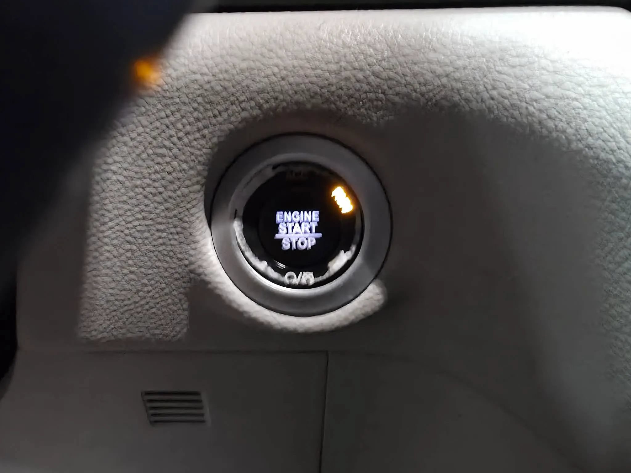 Used 2018 Chrysler Pacifica Limited FWD image 29