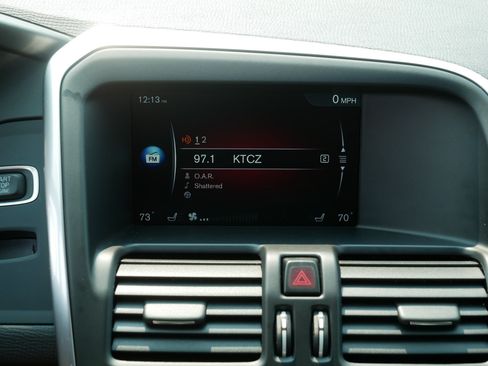 Used 2015 Volvo XC60 T6 w/ Proximity Package AWD/4WD image 22