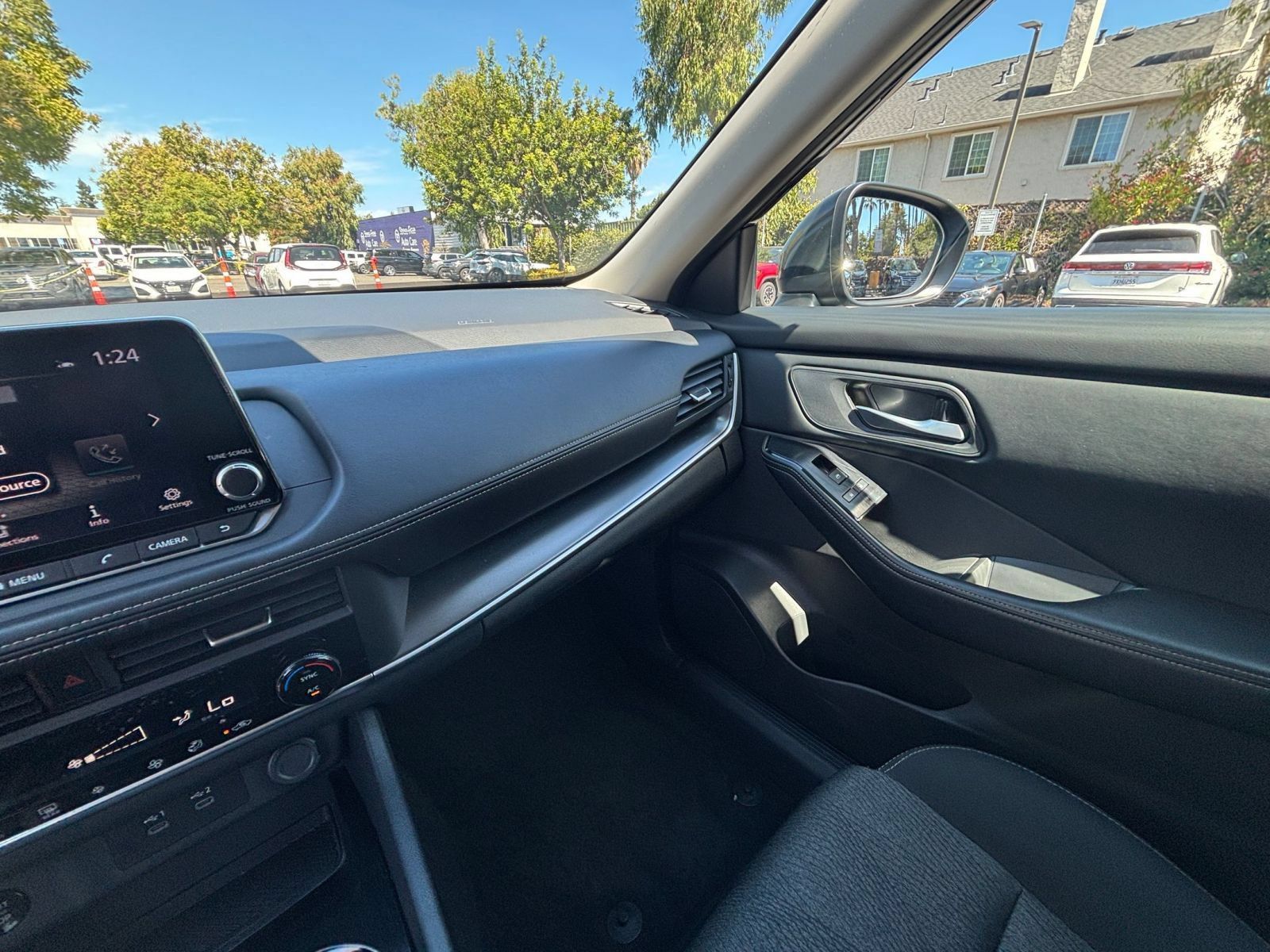 Used 2025 Nissan Rogue SV AWD/4WD image 36