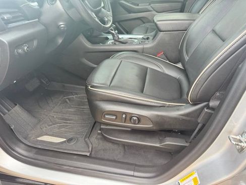 Used 2022 Chevrolet Traverse Premier w/ Redline Edition AWD/4WD image 29