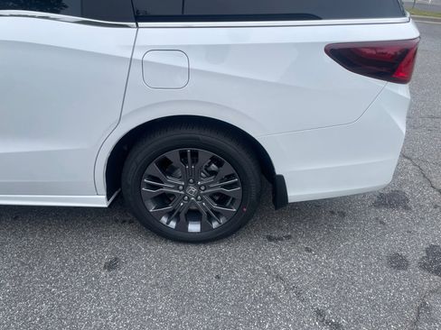 New 2026 Honda Odyssey Touring image 22