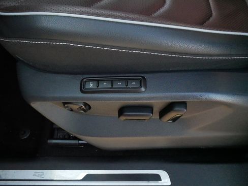 Certified 2024 Volkswagen Tiguan SEL R-Line image 20