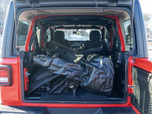 Used 2022 Jeep Wrangler Unlimited Sport image 9