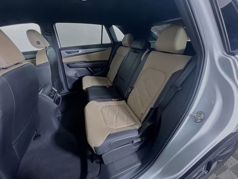 Used 2024 Volkswagen Atlas Cross Sport SE image 27