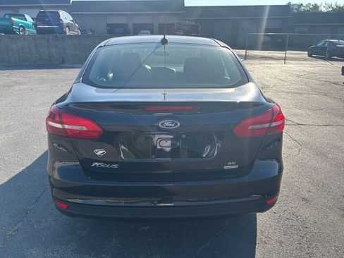 Used 2018 Ford Focus SE w/ SE Appearance Package FWD image 7