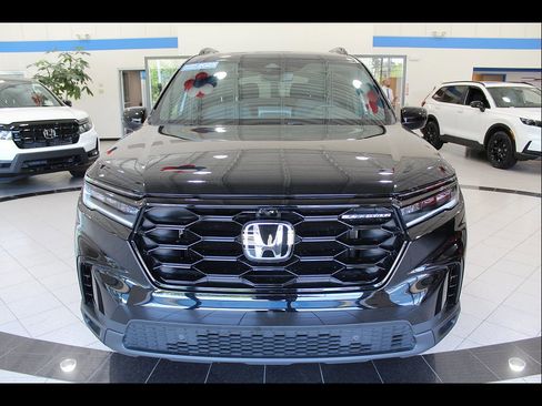Certified 2025 Honda Pilot Black Edition image 2