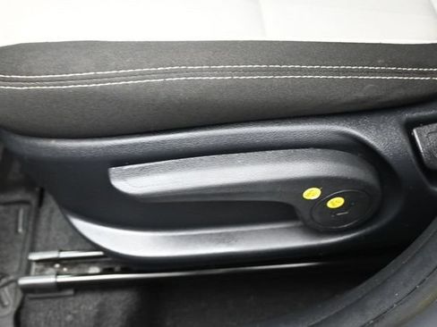 Used 2024 Hyundai Venue SEL FWD image 21