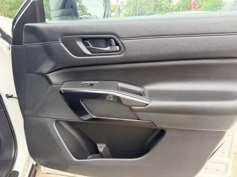 Used 2025 Nissan Pathfinder S FWD image 26