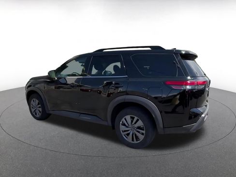 Used 2025 Nissan Pathfinder SV AWD/4WD image 10