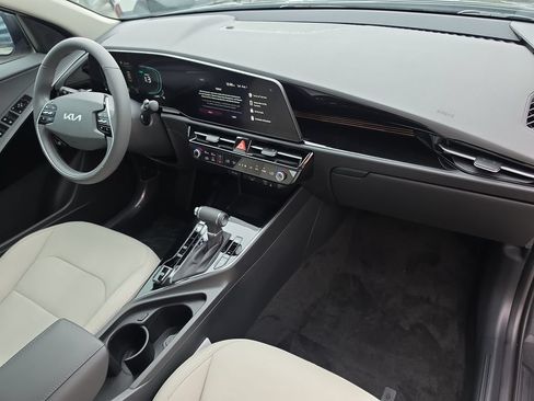 New 2026 Kia Niro EX FWD image 11
