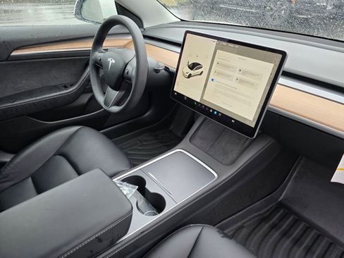 Used 2021 Tesla Model 3 Standard Range Plus image 11