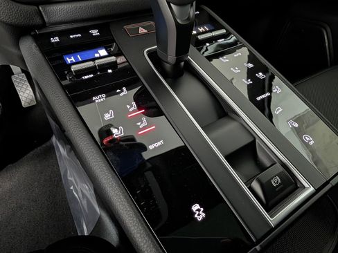 New 2026 Porsche Macan image 34