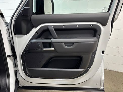 New 2025 Land Rover Defender 110 V8 image 33