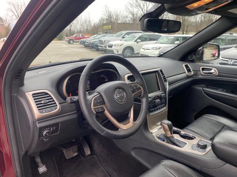 Used 2017 Jeep Grand Cherokee Limited w/ Luxury Group II image 9