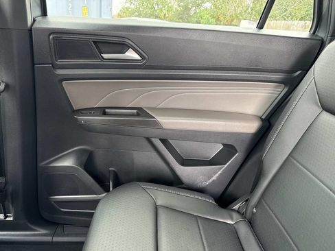 Used 2022 Volkswagen Atlas Cross Sport SE FWD image 17
